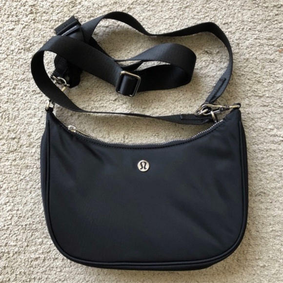 lululemon athletica Handbags - LULULEMON- City Essentials Small Bag. NWOT.
